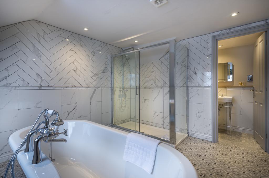 The Three Swans Hotel, Hungerford, Berkshire 외부 사진
